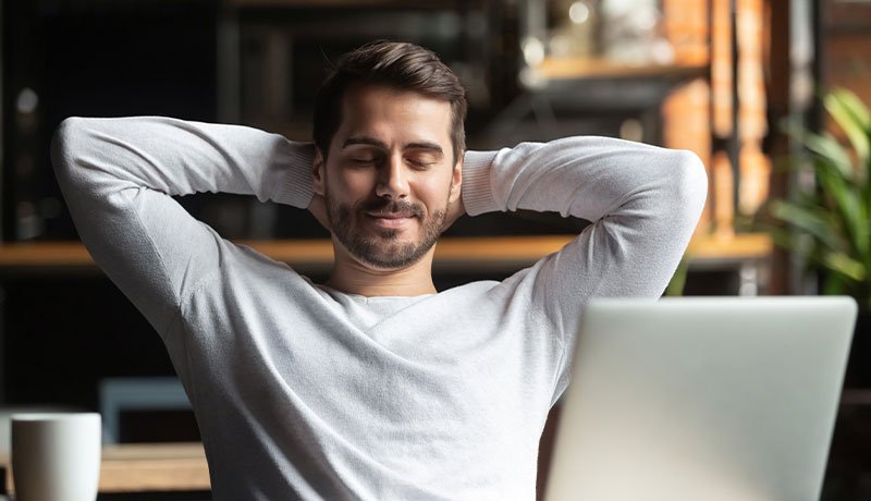 しなやかにファウンデーションを整え続ける