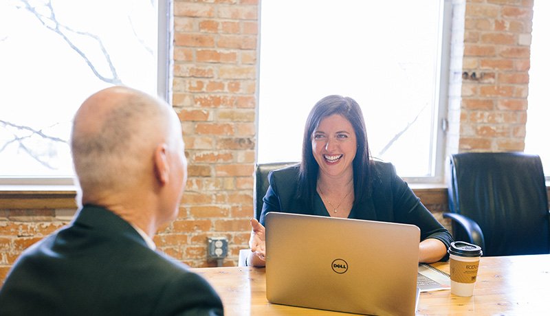 好奇心をもって相手の話を聞く