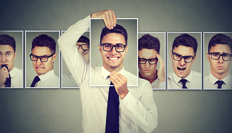 あなたはこの表情からどんな感情を読み取りますか？