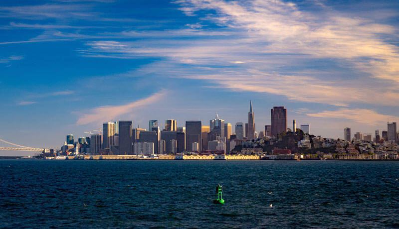 優秀なリーダーは、問題を解決せず、置き去りにする